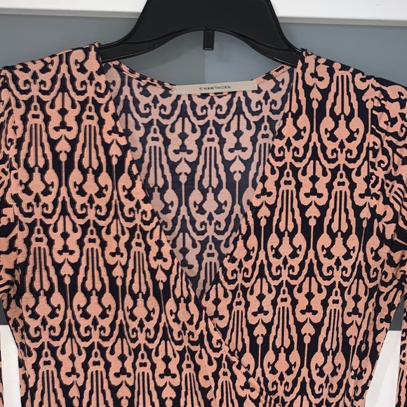 41 Hawthorn Pink and Black Patterned Dress - Picture 4 of 5